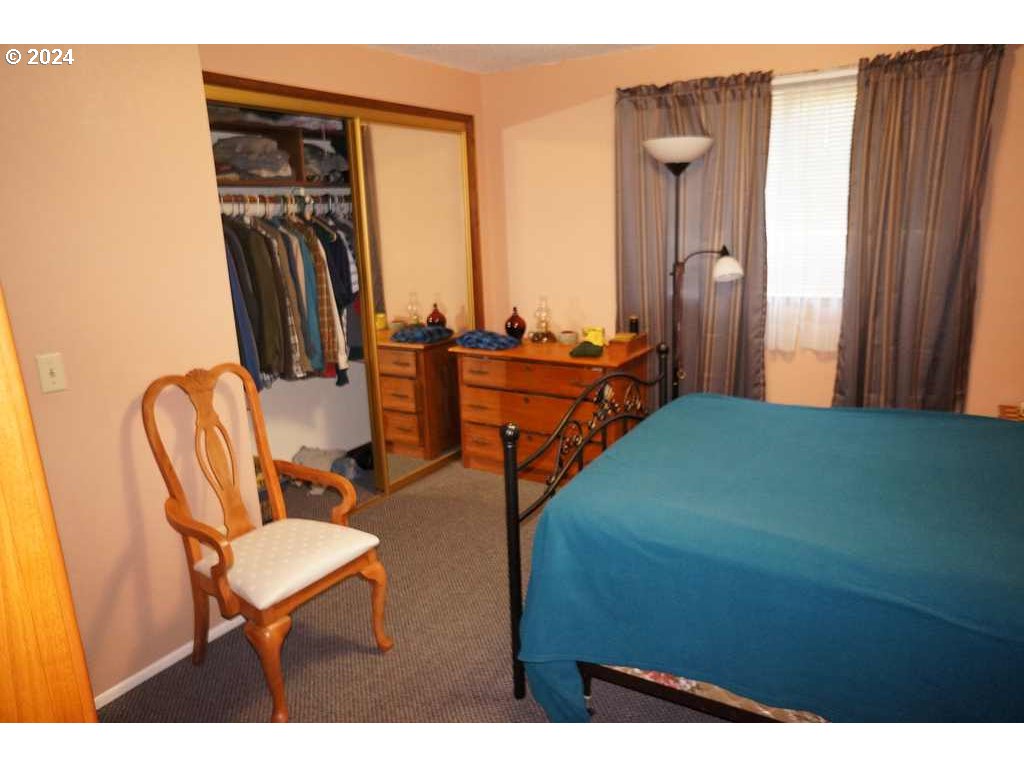 5637 E Street Springfield, OR 97478 - Photo 11 of 27 a balcony with chairs and a table