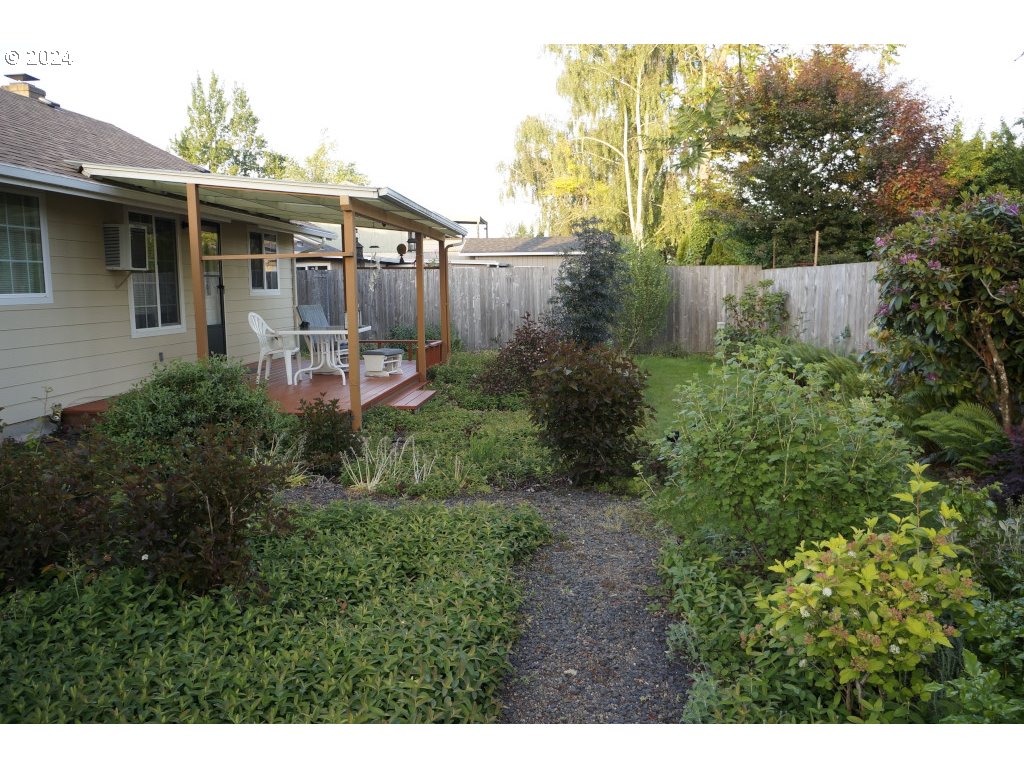 5637 E Street Springfield, OR 97478 - Photo 24 of 27 a backyard of a house with lots of green space