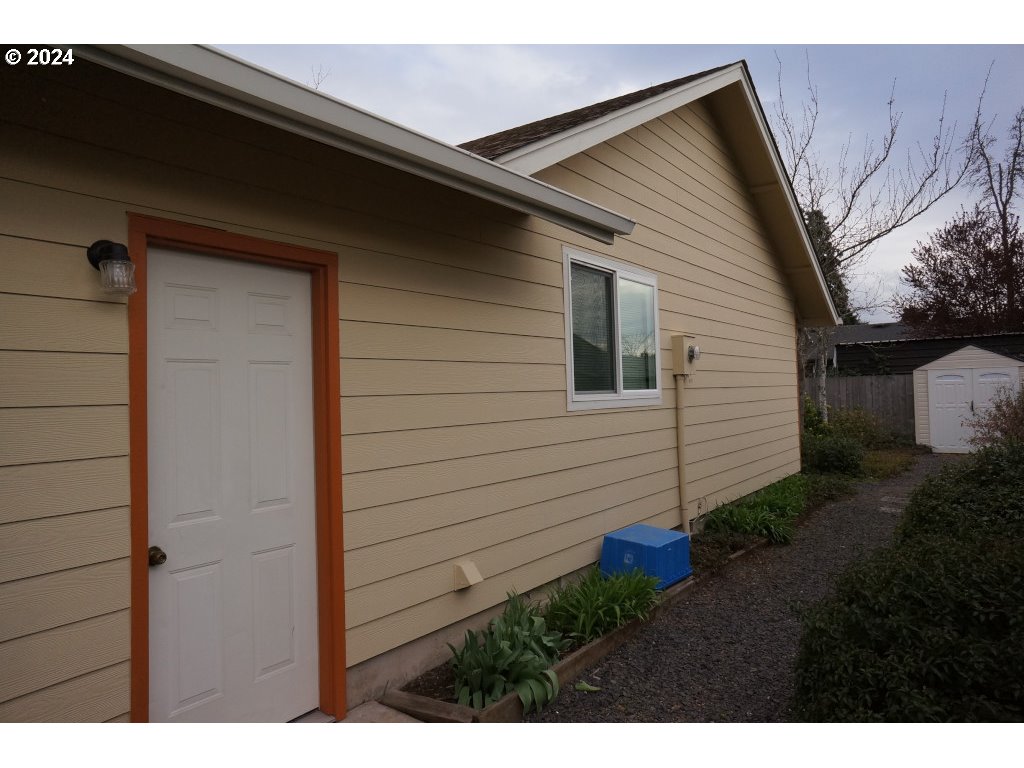 5637 E Street Springfield, OR 97478 - Photo 25 of 27 a view of a back yard of the house
