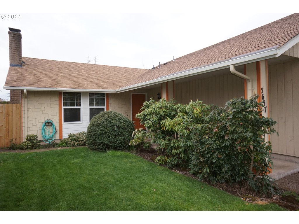 5637 E Street Springfield, OR 97478 - Photo 3 of 27 a backyard of a house with potted plants