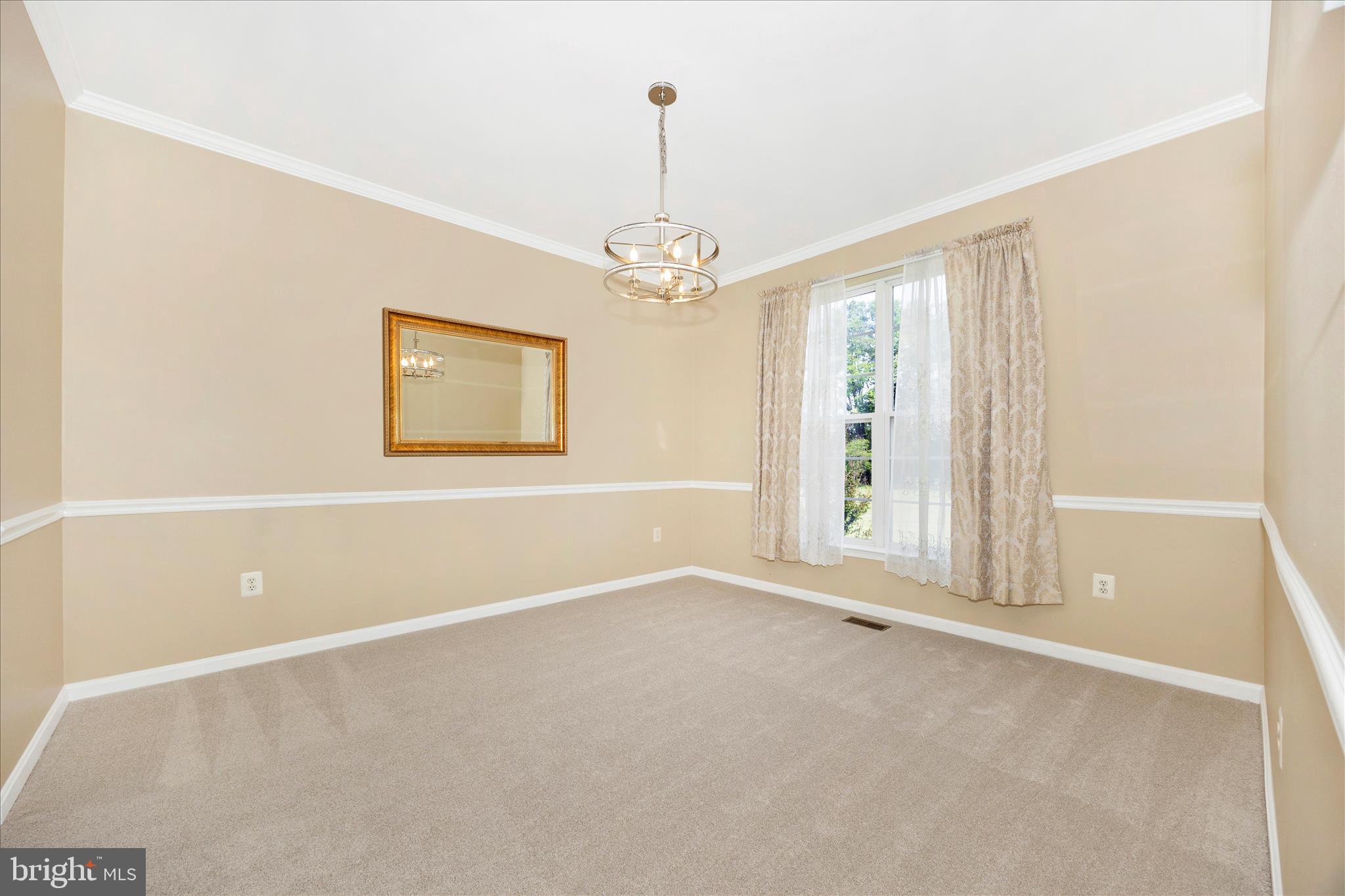 3810 Roundtree Road Jefferson, MD 21755 - Photo 11 of 55 Dining Room