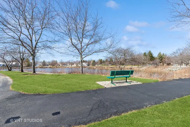 a bench is sitting in the middle of a park