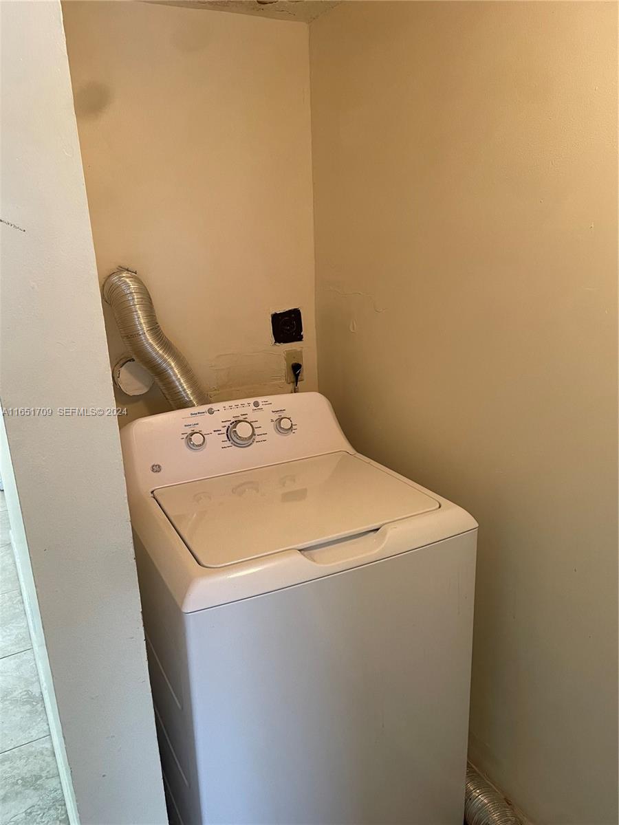 3252 Foxcroft Road, Unit 206 Miramar, FL 33025 - Photo 6 of 10 a utility room with dryer and washer