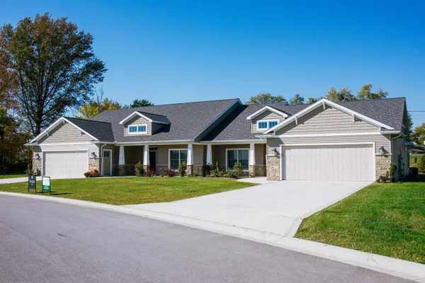 $2,440 | 3211 West Bartlett Drive, New Haven, IN 46774