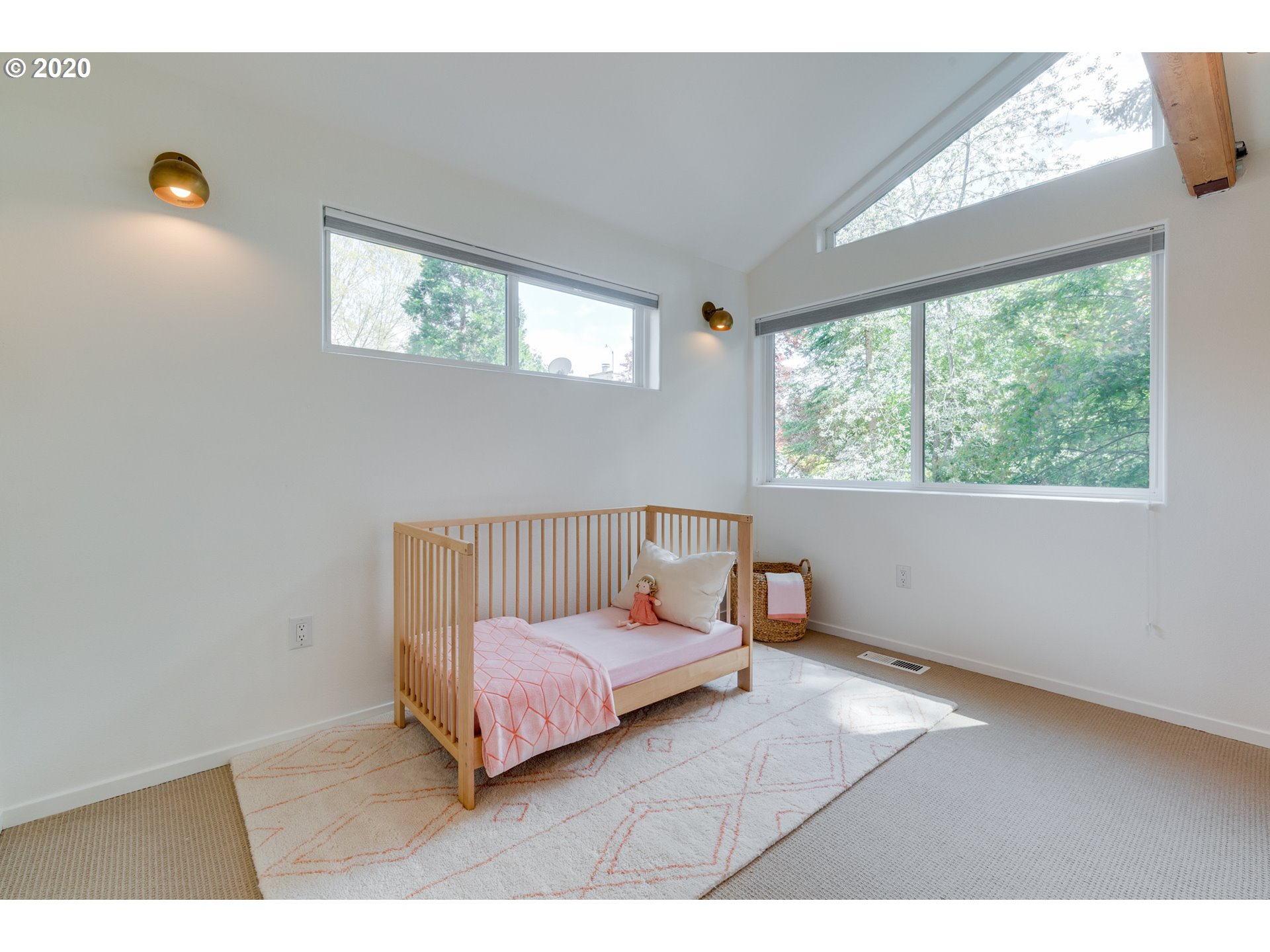 5530 Southwest Cameron Road Portland, OR 97221 - Photo 17 of 32 Gallery Image 17
