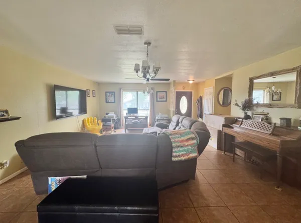 $189,000 | 206 Loesch Drive, Elgin, TX 78621