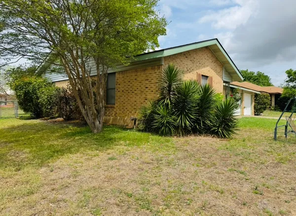 $189,000 | 206 Loesch Drive, Elgin, TX 78621