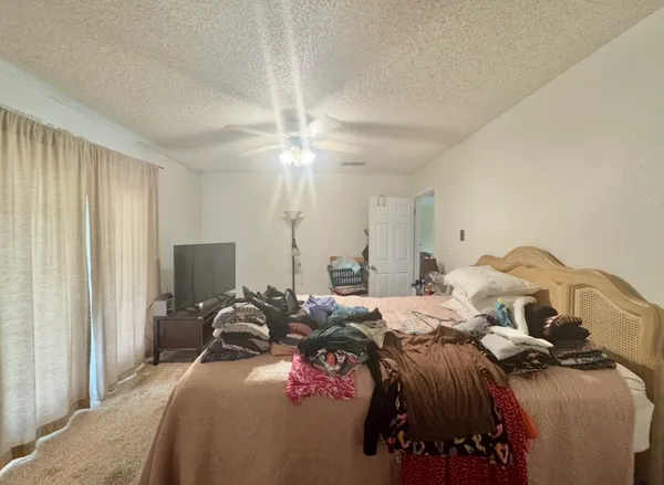 $189,000 | 206 Loesch Drive, Elgin, TX 78621