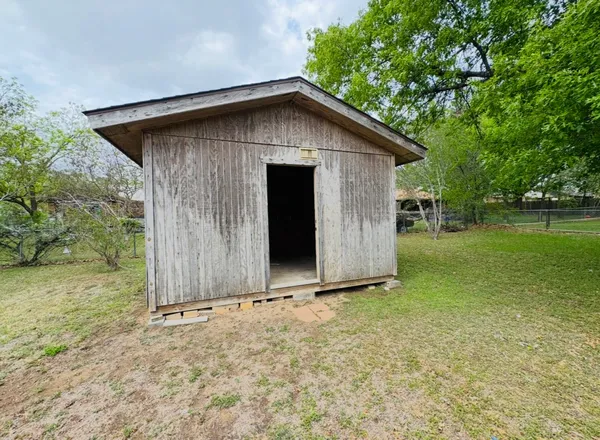 $189,000 | 206 Loesch Drive, Elgin, TX 78621