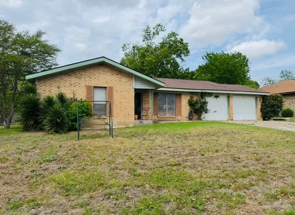 $189,000 | 206 Loesch Drive, Elgin, TX 78621