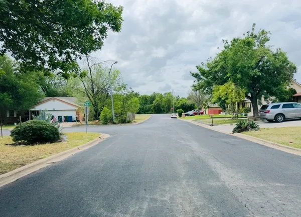 $189,000 | 206 Loesch Drive, Elgin, TX 78621