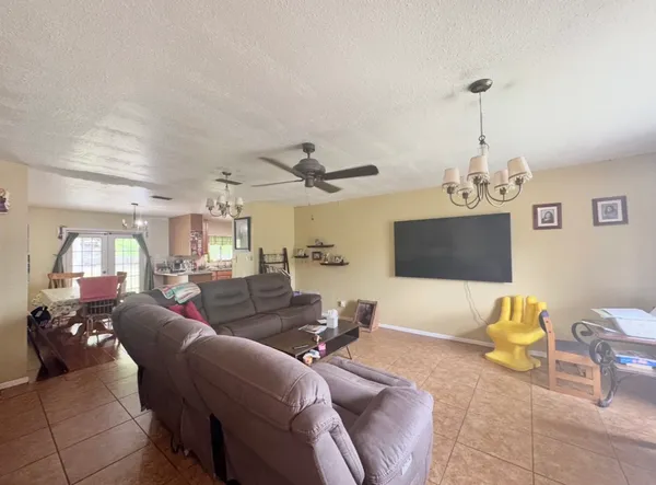 $189,000 | 206 Loesch Drive, Elgin, TX 78621