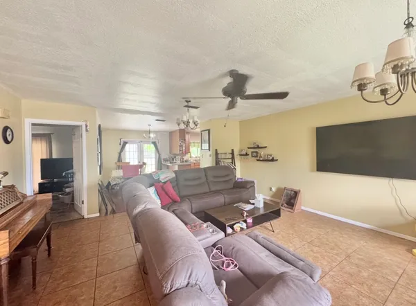 $189,000 | 206 Loesch Drive, Elgin, TX 78621