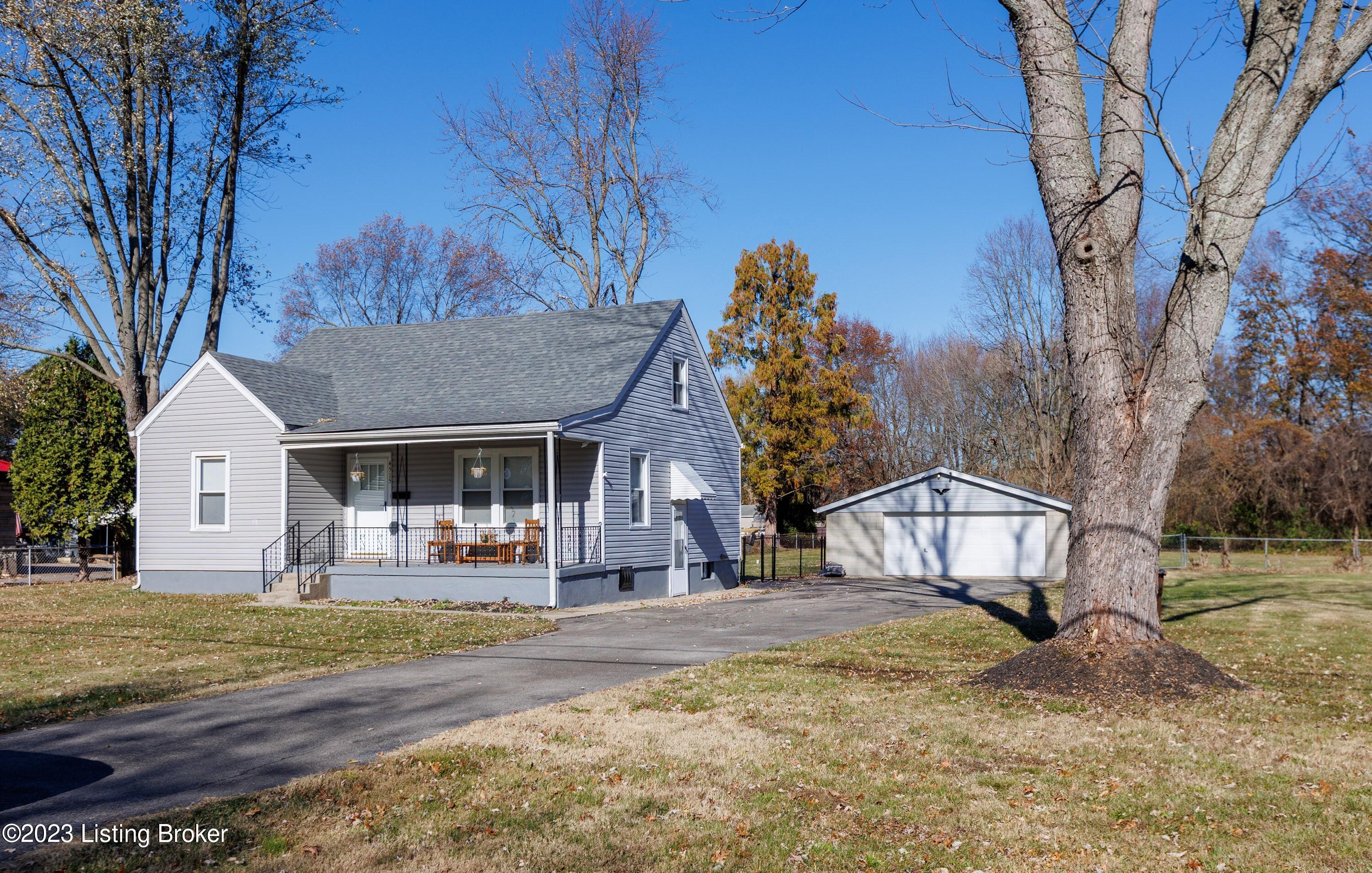 4515 Dover Road Louisville, KY 40216 - Photo 1 of 39 002