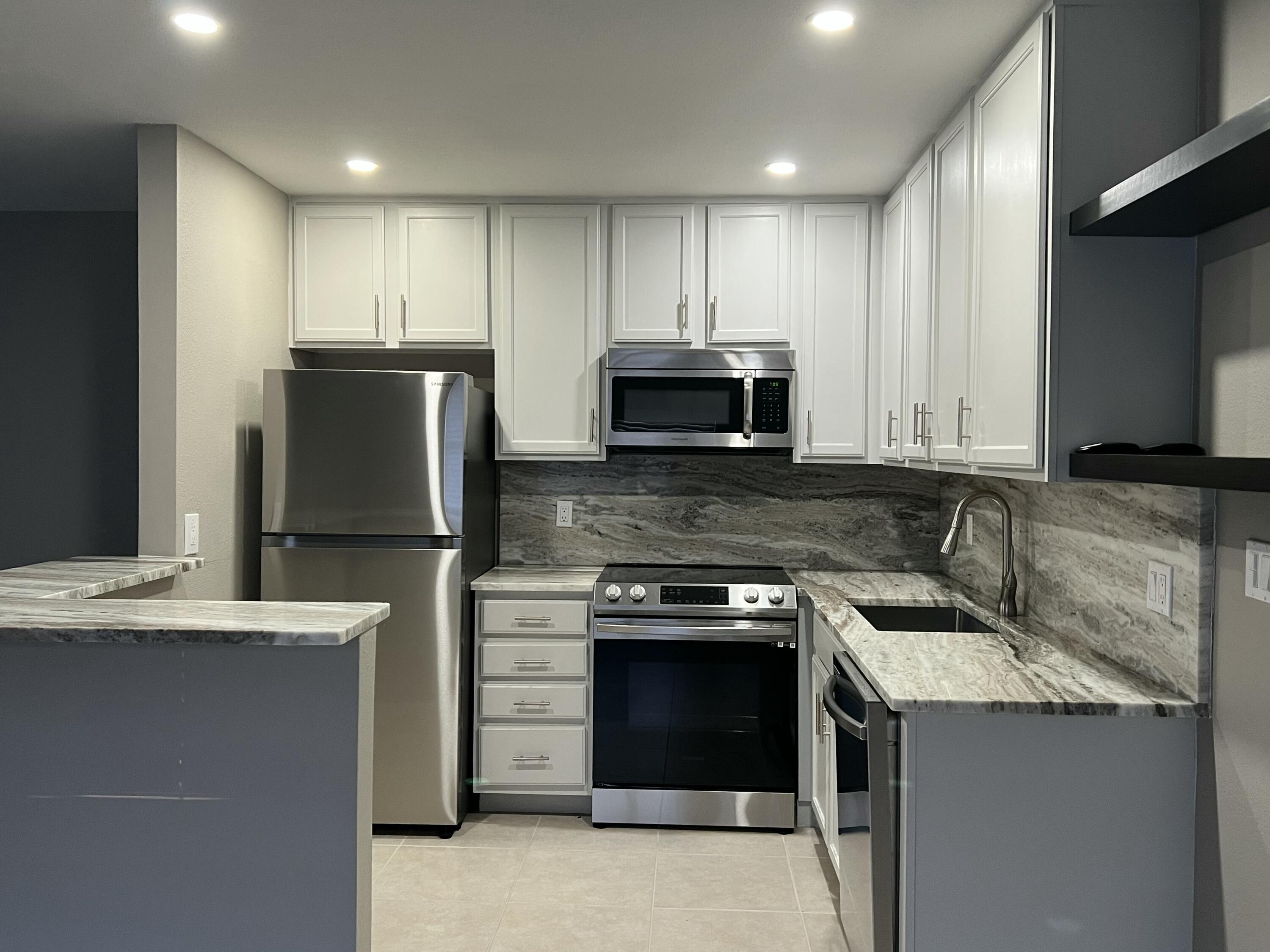267 Flanders F Delray Beach, FL 33484 - Photo 1 of 20 IMG_2079