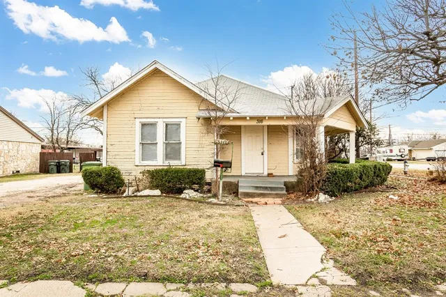 $1,595 | 316 West Avenue A, Garland, TX 75040