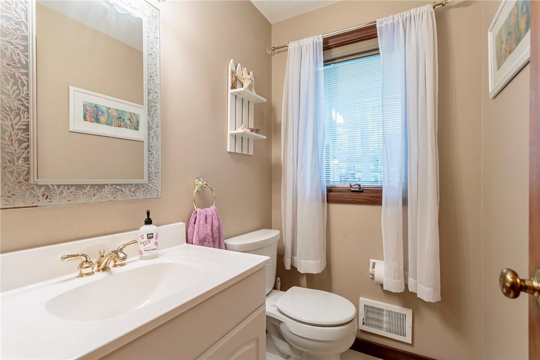20 Fairfield Drive Perinton, NY 14450 - Photo 24 of 49 First floor half bath