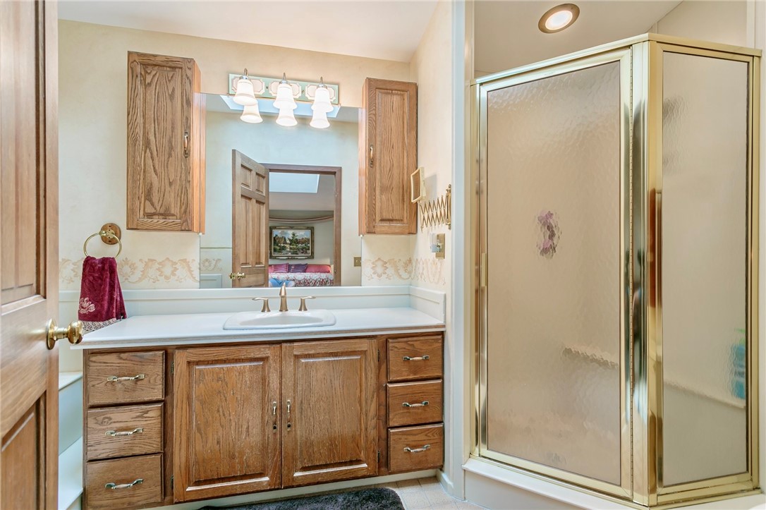 20 Fairfield Drive Perinton, NY 14450 - Photo 28 of 49 Primary Bath