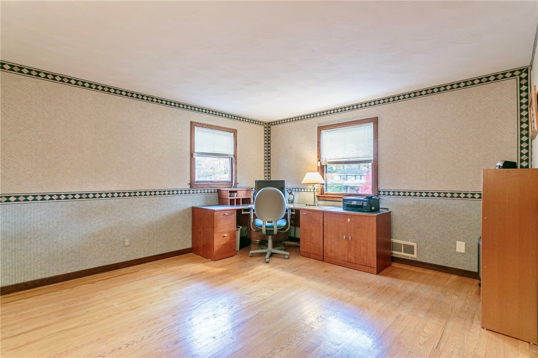 20 Fairfield Drive Perinton, NY 14450 - Photo 34 of 49 Large bedroom