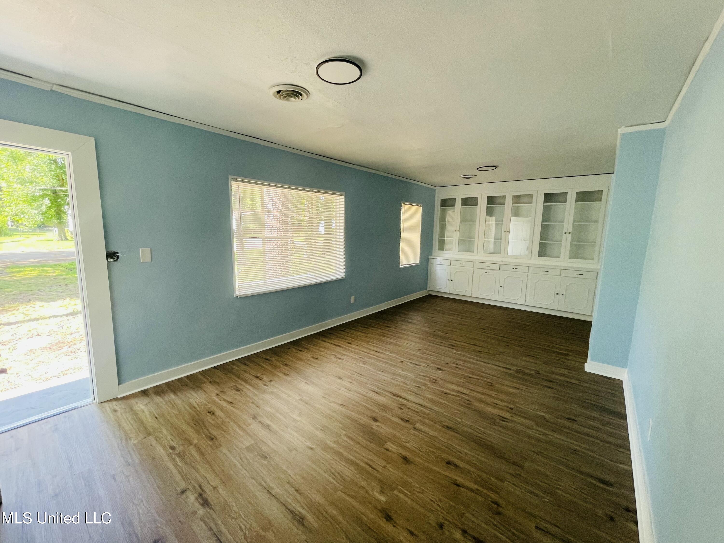 233 Colonial Drive Jackson, MS 39204 - Photo 2 of 16 IMG_1393