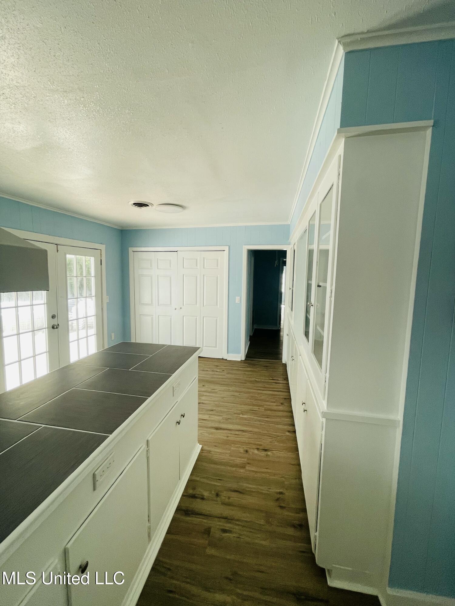 233 Colonial Drive Jackson, MS 39204 - Photo 4 of 16 IMG_1394