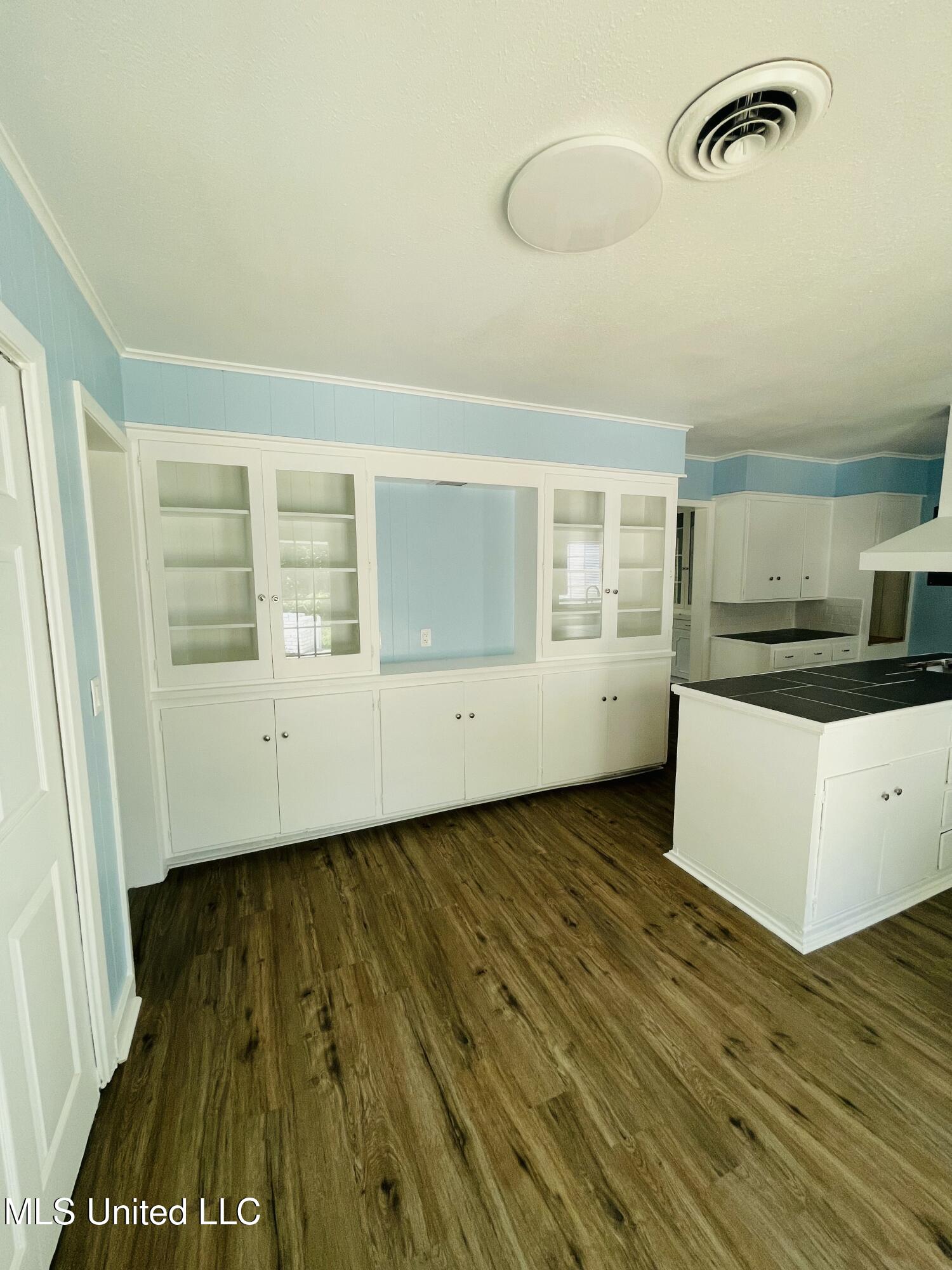 233 Colonial Drive Jackson, MS 39204 - Photo 5 of 16 IMG_1395