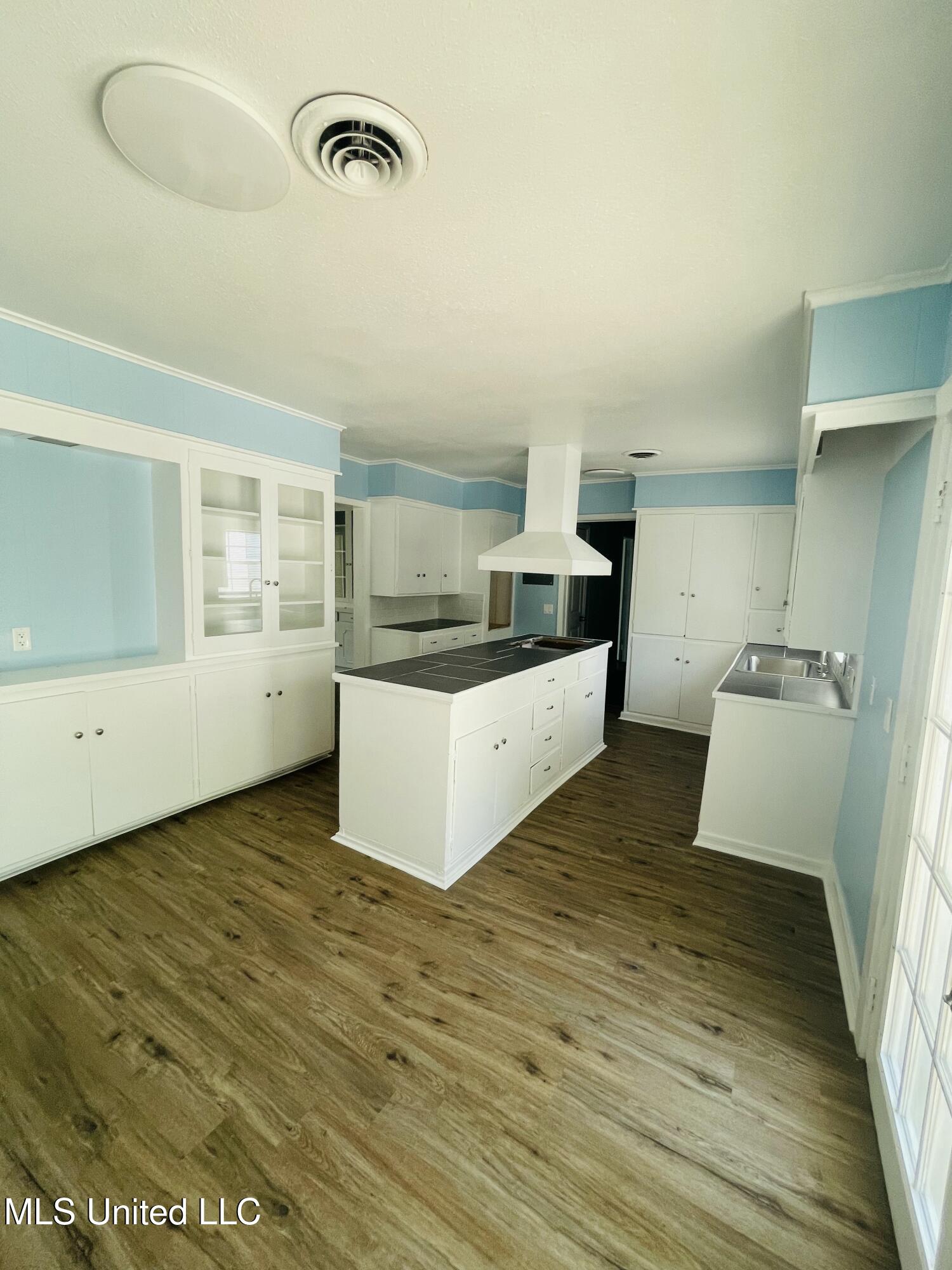 233 Colonial Drive Jackson, MS 39204 - Photo 6 of 16 IMG_1397