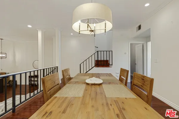 $914,999 | 5215 White Oak Avenue, Unit 2, Los Angeles, CA 91316