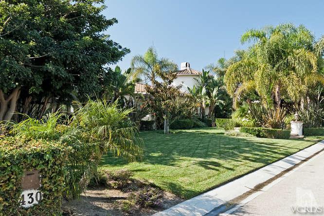 430 Sereno Place Camarillo, CA 93010 - Photo 2 of 33 a view of a park with large trees