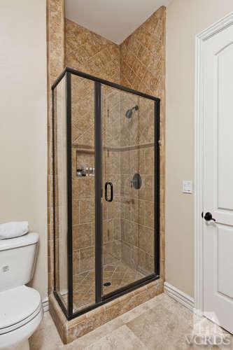430 Sereno Place Camarillo, CA 93010 - Photo 21 of 33 a bathroom with a shower and toilet