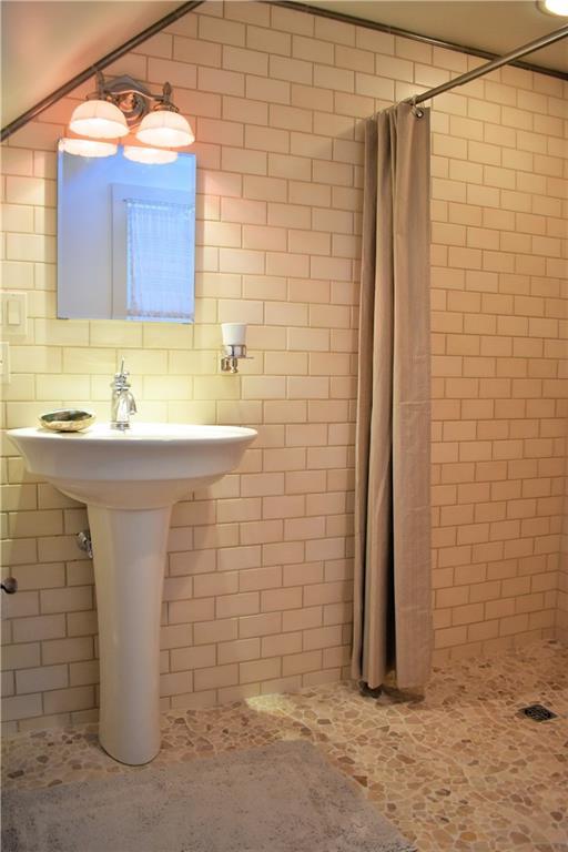 32 Clifford Road Edgecomb, ME 04556 - Photo 24 of 35 Third floor bath with custom tile work.