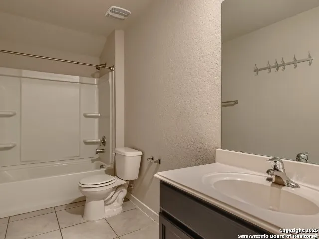 $2,400 | 11518 Biddle Heights, San Antonio, TX 78253