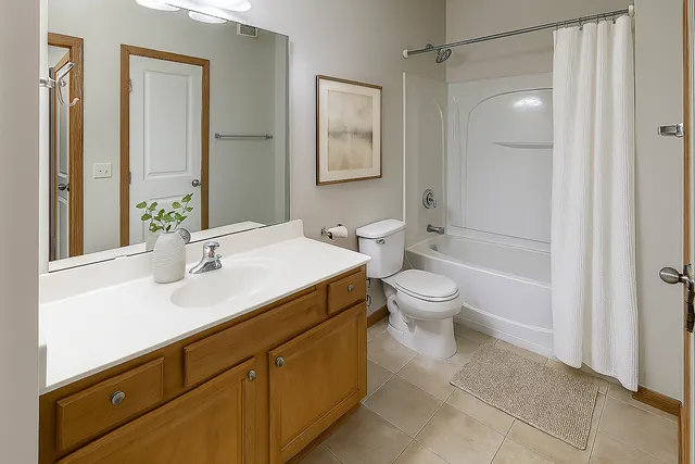 $275,000 | 9630 Independence Circle, Unit 201, Chanhassen, MN 55317