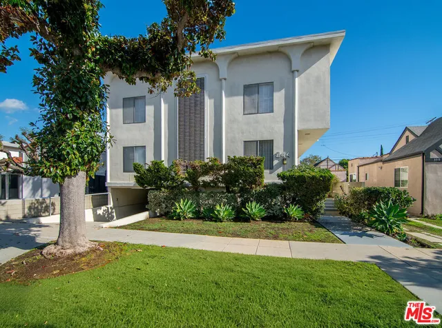 $6,495 | 344 South Doheny Drive, Unit 3, Beverly Hills, CA 90211
