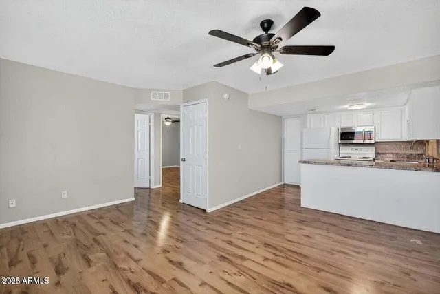 $1,095 | 21622 North 23rd Avenue, Unit B 304, Phoenix, AZ 85027