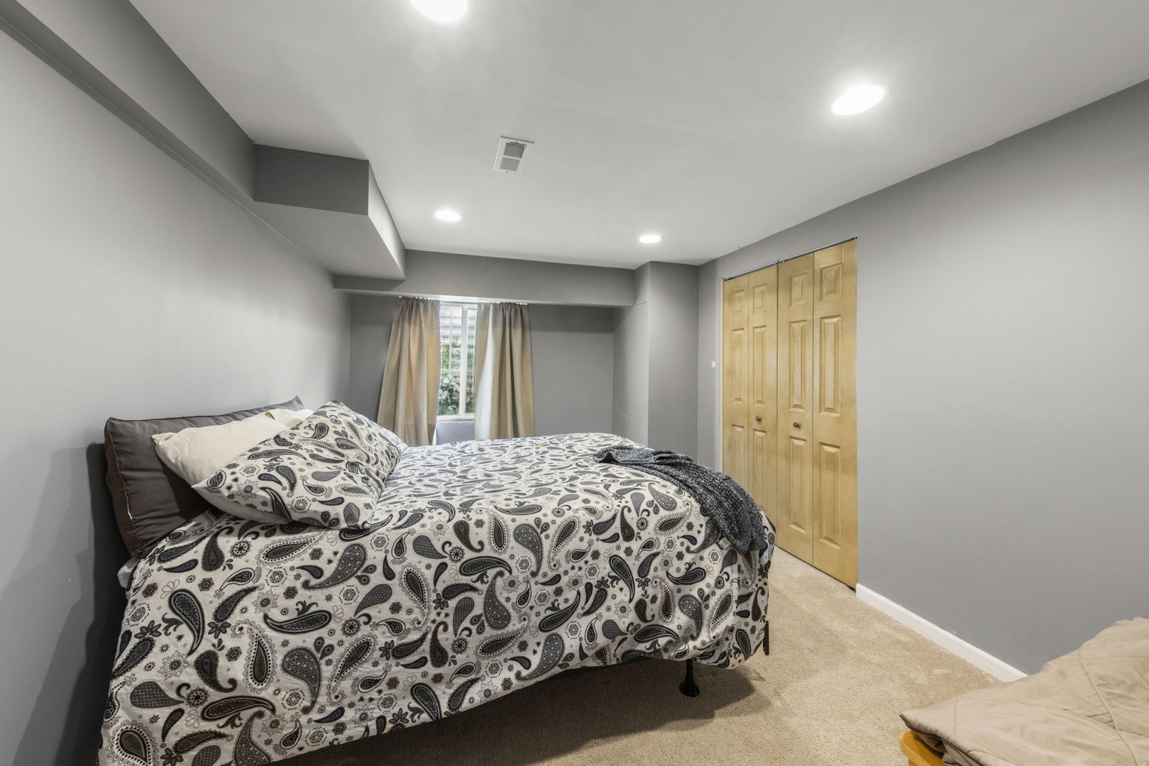 26210 Mapleview Drive Plainfield, IL 60585 - Photo 33 of 55 a bedroom with a bed and a window