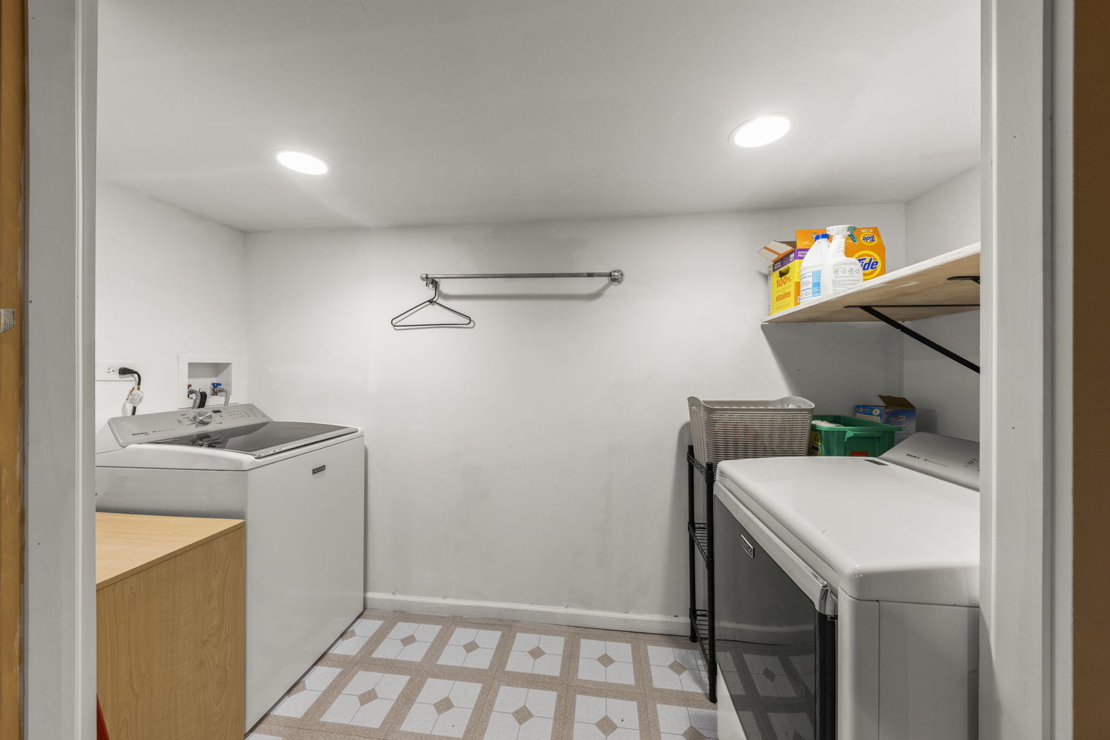 26210 Mapleview Drive Plainfield, IL 60585 - Photo 37 of 55 a utility room with dryer and washer