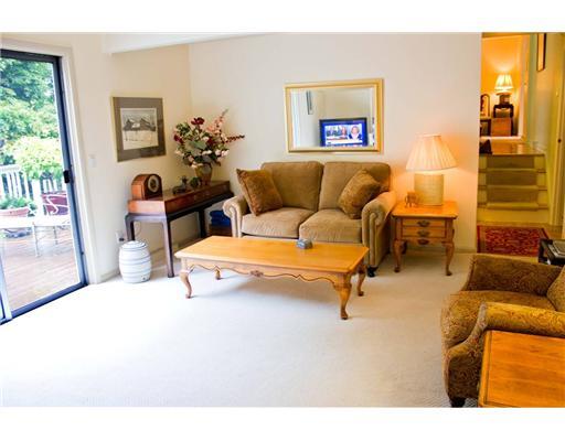 506 Hudderford Road Pittsburgh, PA 15237 - Photo 5 of 11 Family Room.