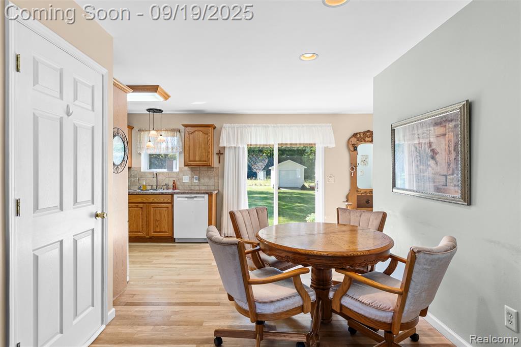 1091 West Reid Road Flint, MI 48507 - Photo 9 of 35
