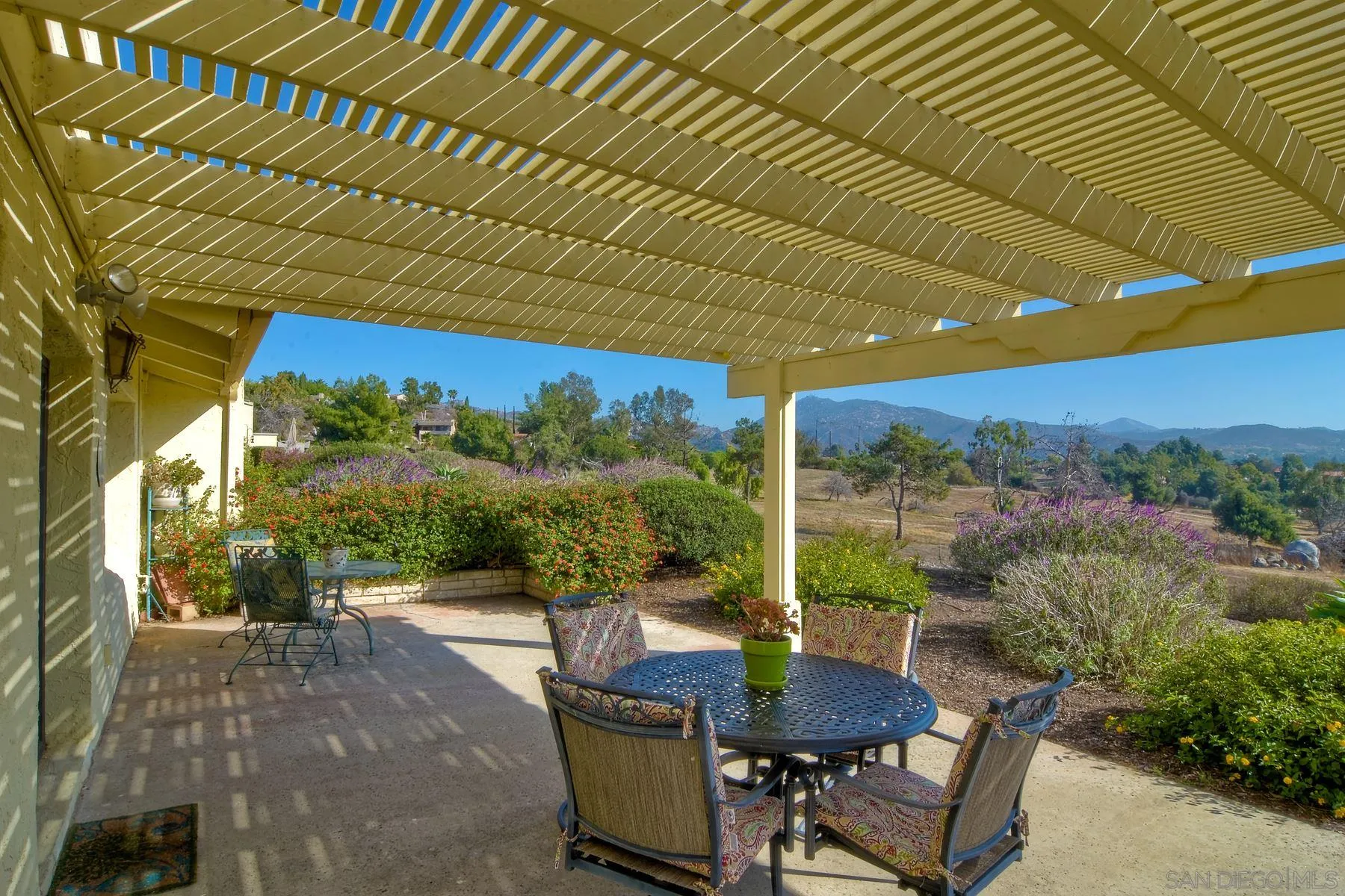 13416 The Square Poway, CA 92064 - Photo 10 of 35 a balcony with furniture and a garden