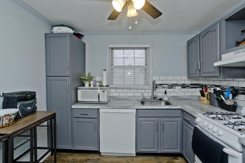 481 Cold Spring Avenue, Unit 2B (4) West Springfield, MA 01089 - Photo 3 of 24 Gallery Image 3