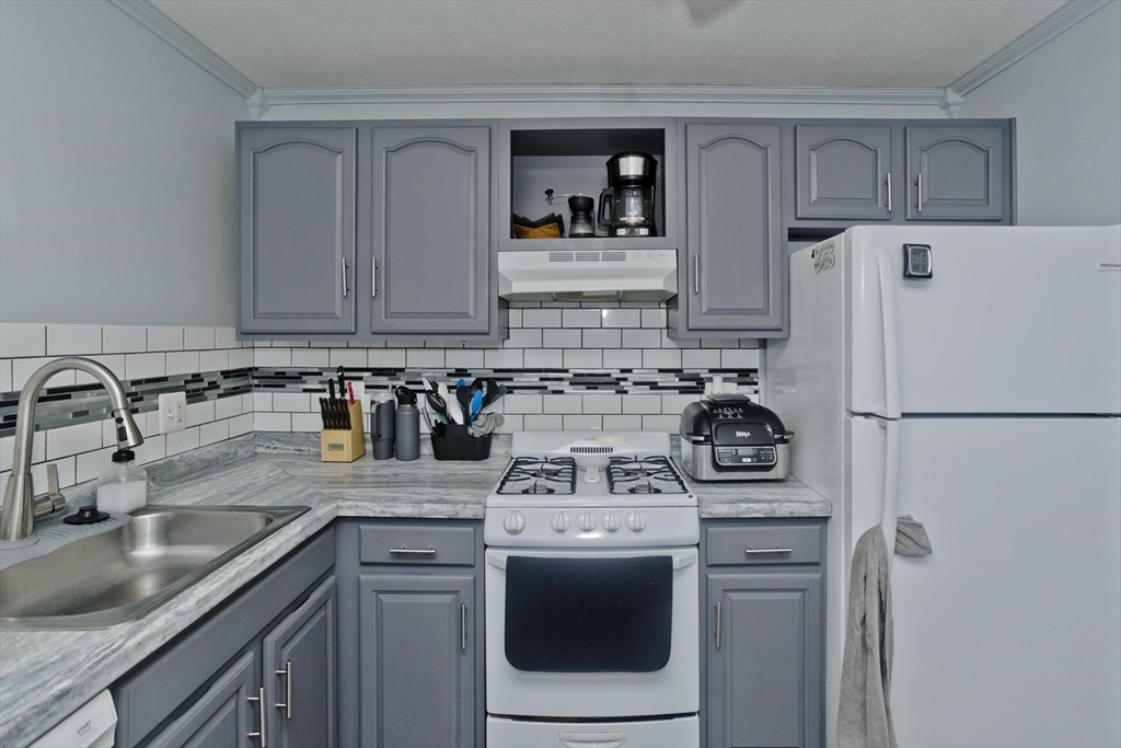 481 Cold Spring Avenue, Unit 2B (4) West Springfield, MA 01089 - Photo 6 of 24 Gallery Image 6