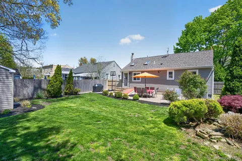 $629,000 | 105 North Hamilton Avenue, Lindenhurst, NY 11757