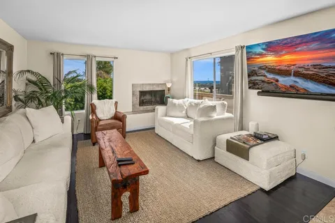 $1,849,000 | 943 Windy Hill Terrace, Encinitas, CA 92024