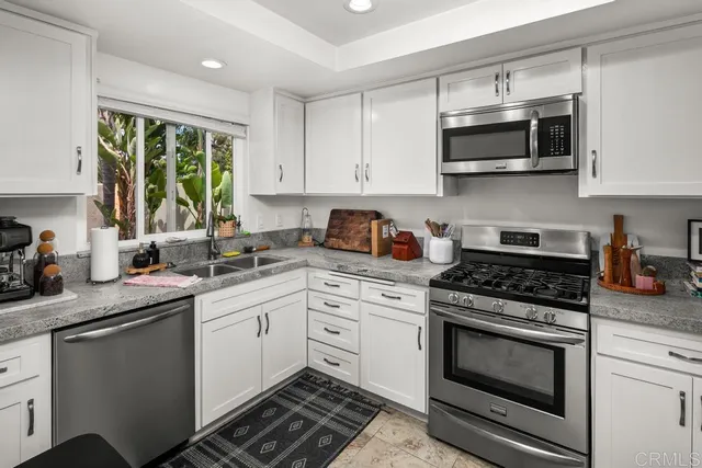 $1,849,000 | 943 Windy Hill Terrace, Encinitas, CA 92024