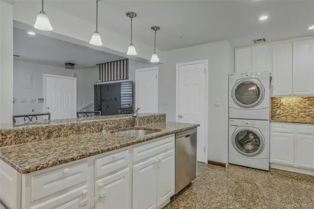 $778,000 | 22904 67th Avenue, Unit 38 | Oakland Gardens