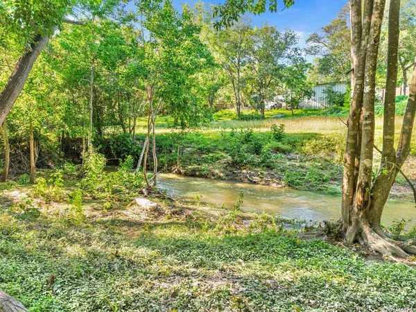 $395,000 | 406 West Irons Street, Boerne, TX 78006