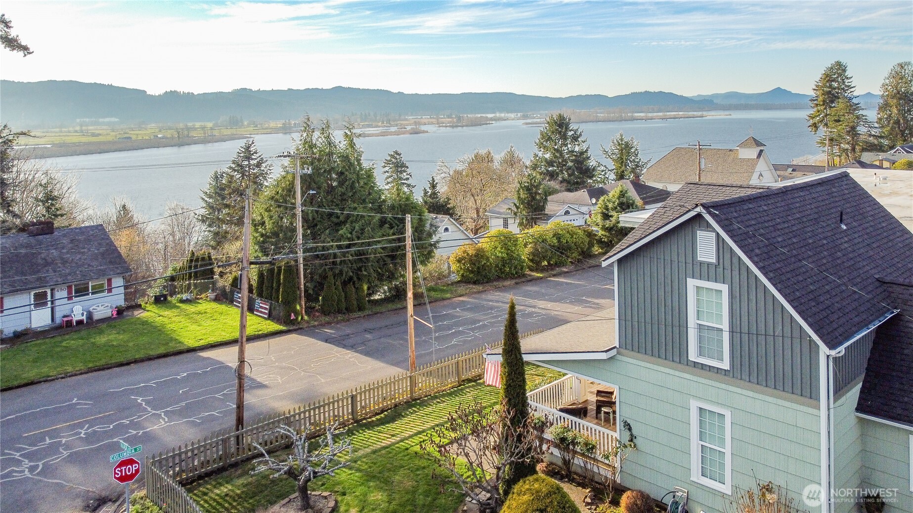475 Columbia Street Cathlamet, WA 98612 - Photo 2 of 40
