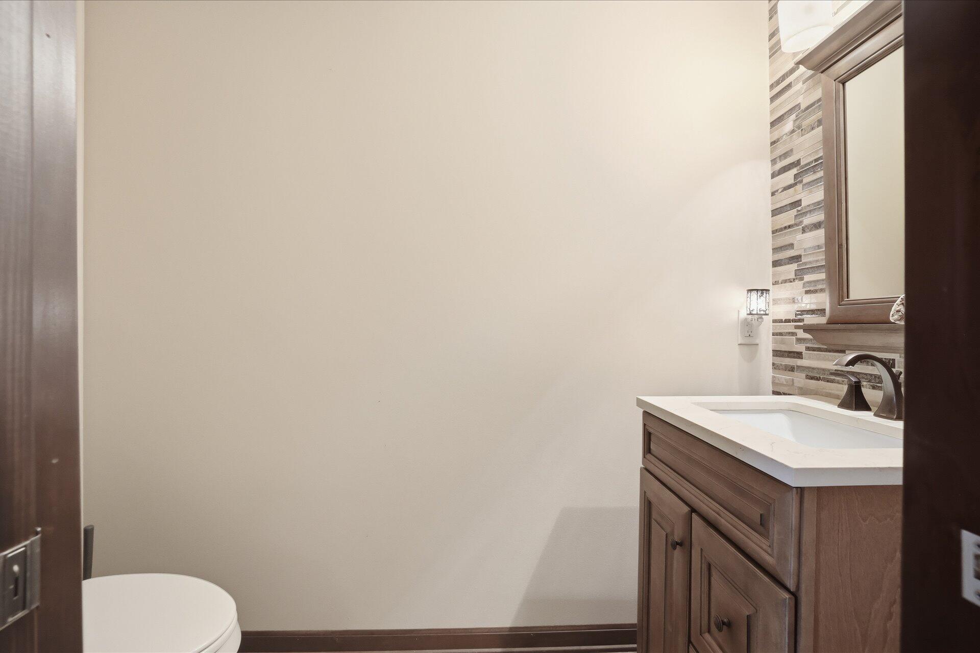 N7026 County DD Spring Prairie, WI 53105 - Photo 26 of 39 Full bath