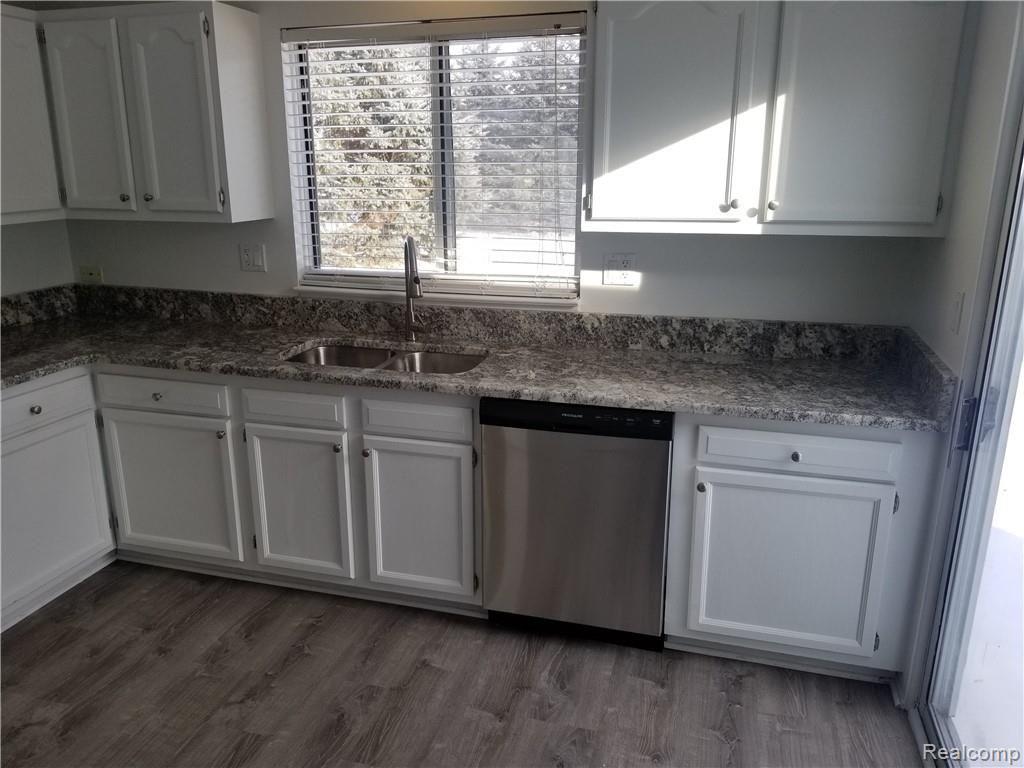 867 Hadley Road Rochester Hills, MI 48307 - Photo 8 of 38